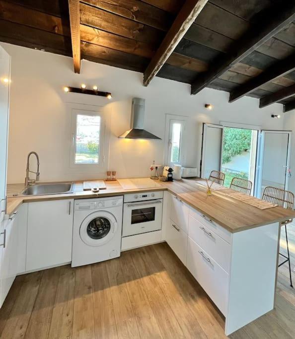 maison chaleureuse en plein coeur du centre ville Saint-Florent  Extérieur photo
